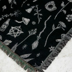 RUG1 Hedgewitch Woven Blanket -Cheap Disturbia Shop AW22TR331 Hedgewitch Rug e2 800x