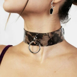 YHU1 GOTHITA PU LACE CHOKER